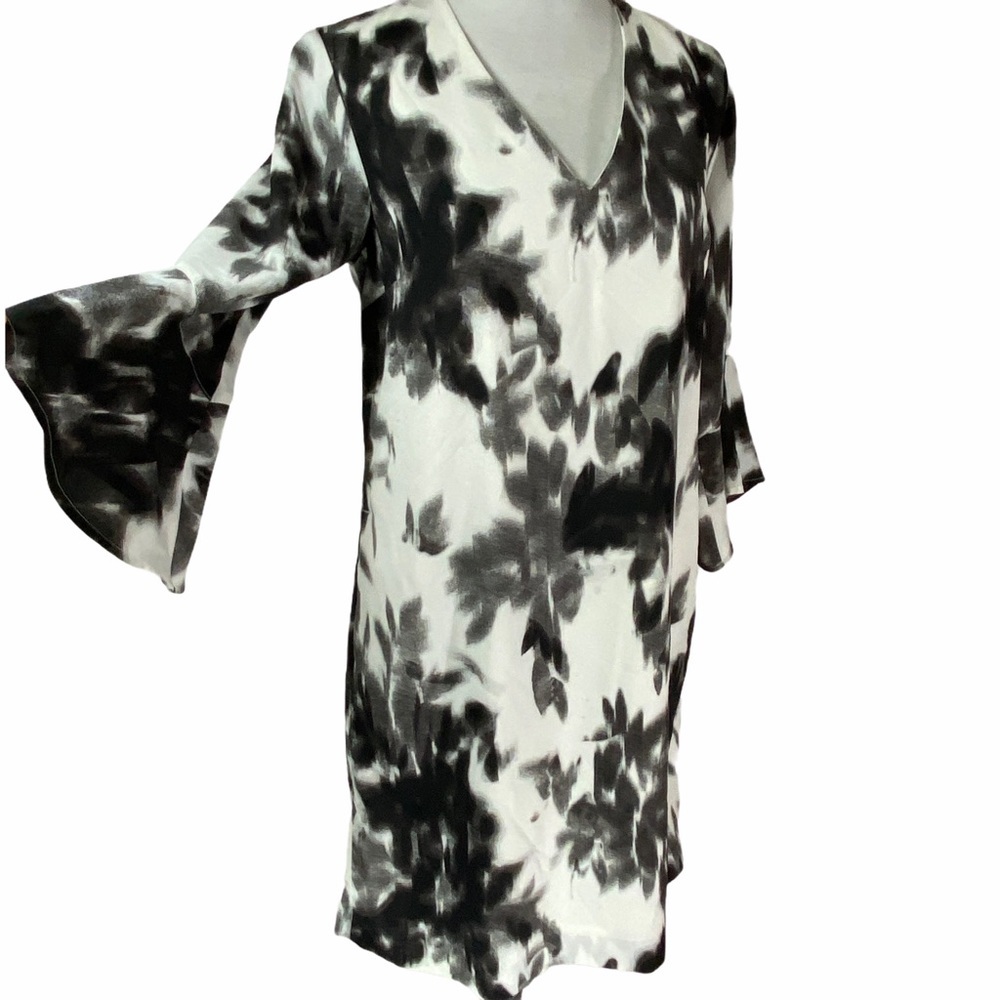 Banana Republic floral bell sleeve shift dress M